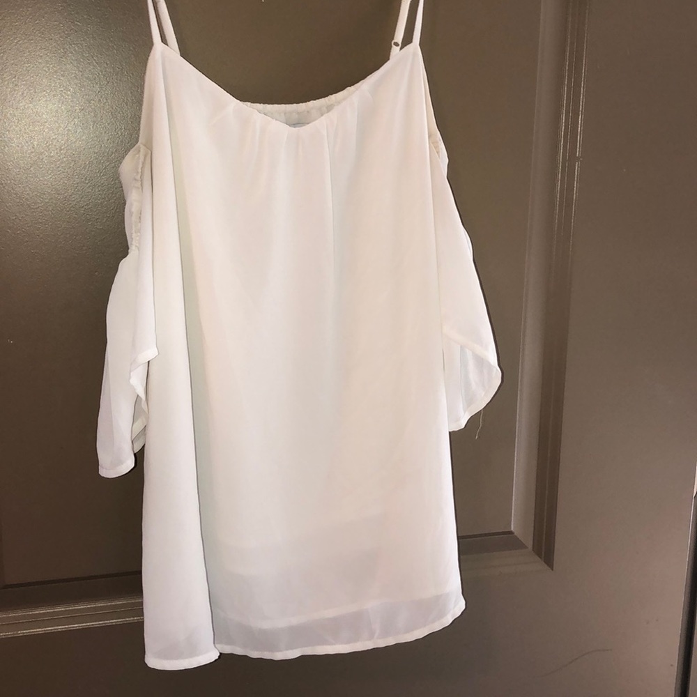 WHITE CUT OUT SHOULDER TOP